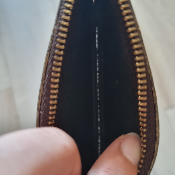 Louis Vuitton Pochette Cle Monogram Key Holder - Picture 3 of 13